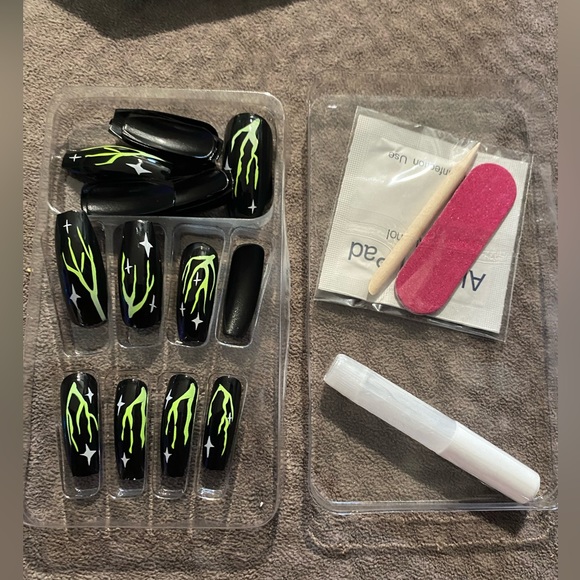 NIB PRESS ON NAILS - Halloween - Novo Ovo Bndl:3 boxes:$8. 1-Blk&Grn/2 bxs Same - Picture 10 of 13